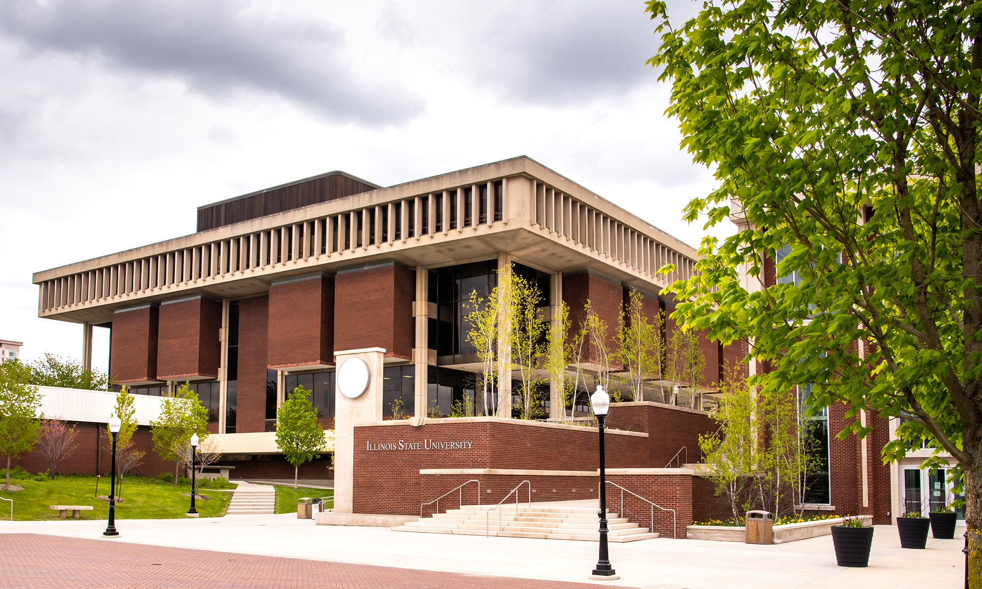 Picture of Milner Library at Illinois State University